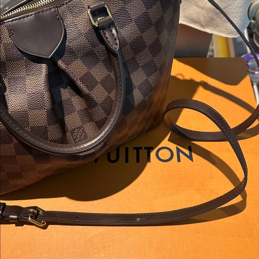 ✨HP✨ 2021 Authentic Louis Vuitton Siena MM includes box & dust bag Like New - Picture 4 of 16